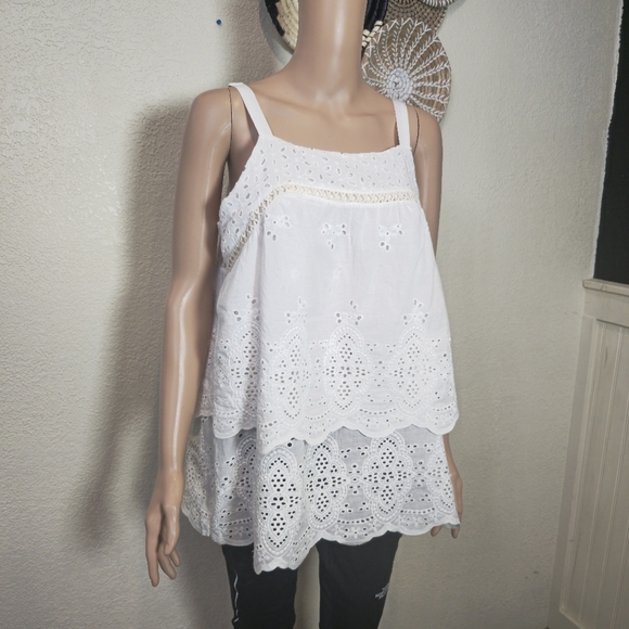 Umgee Size Medium  Crochet  Ruffle Top Blouse white - Picture 8 of 10
